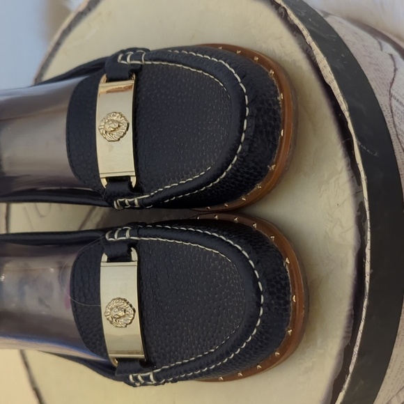 Annie Klein Step Up Your Style Game with Classic Navy Blue Loafers Lion Head - Picture 2 of 8
